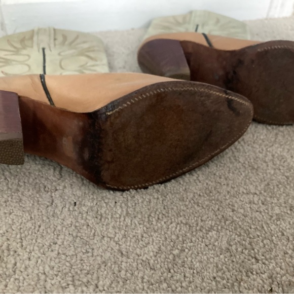 Frye Cream and Tan Heeled Boots with Western Design and Decorative Stitching - Picture 2 of 4